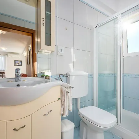 Lovely Apartment In Basanija With Kitchen Apartment *