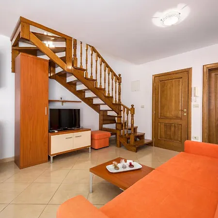 Apartment Lovely Apartment In Basanija With Kitchen