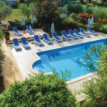 Апартаменты Nice Apartment In Basanija With Wifi *