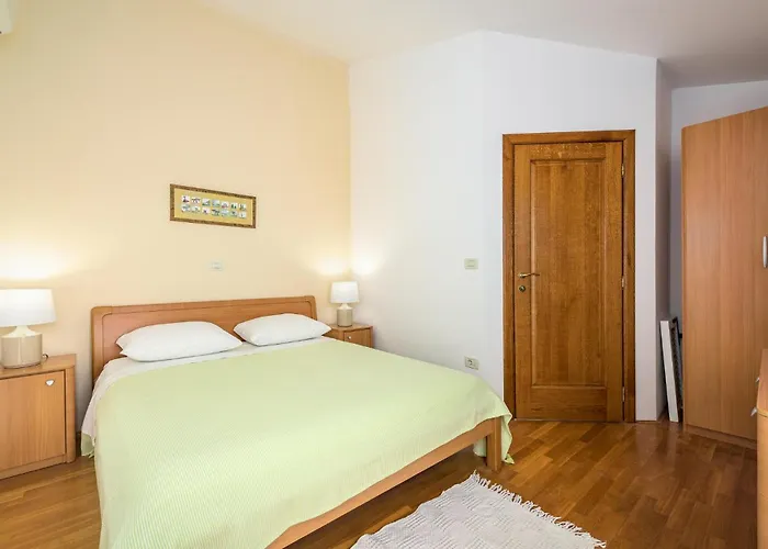 Апартаменты Nice Apartment In Basanija With Wifi *