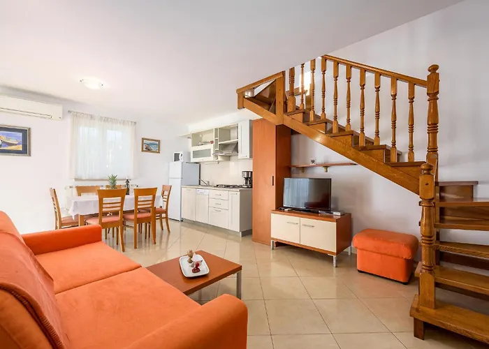 Апартаменты Nice Apartment In Basanija With Wifi Башания