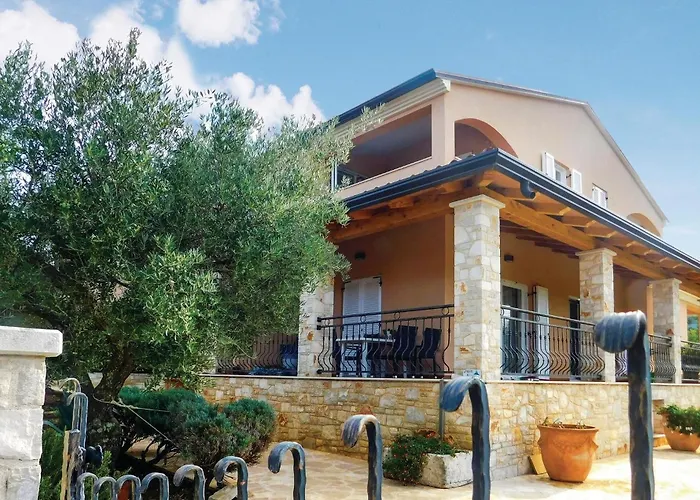 Апартаменты Nice Apartment In Basanija With Wifi