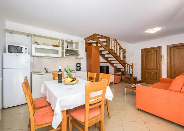 Nice Apartment In Basanija With Wifi *