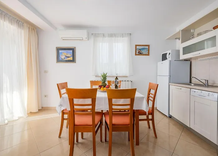 Apartman Nice Apartment In Basanija With Wifi
